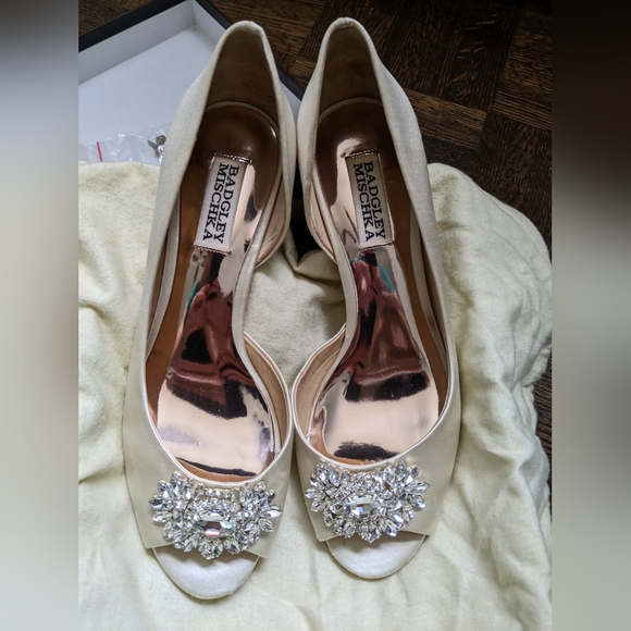 dress and accessories - Picture 11 of 13